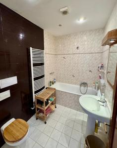 Luxurious apartment above the Colonade