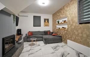 2 Bedroom Cozy Home In Jalzabet 