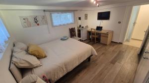 B&B / Chambres d'hotes Chambre meuble Sdb Wc et acces privatifs : photos des chambres