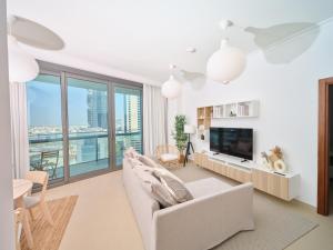 Luxury 1BR Downtown Dubai Skyline & Sea View