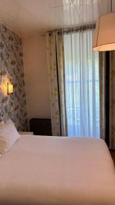 Hotels Logis Hotel Restaurant Grand Hotel de Lyon : photos des chambres