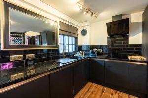 Stunning 2 bed apartment, in the heart of Exeter!