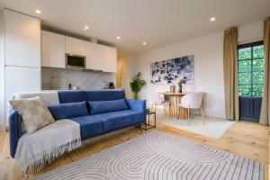 Art Deco 42 Luxury 2BR Apartment Downtown Metro AC