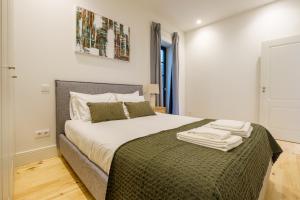 Art Deco 23 Luxury 2BR Apartment Downtown Metro AC