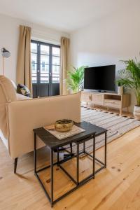 Art Deco 23 Luxury 2BR Apartment Downtown Metro AC