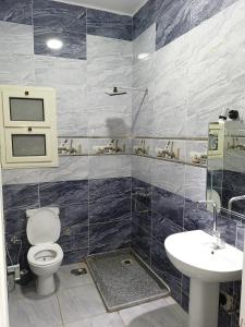 Guest house science W 1