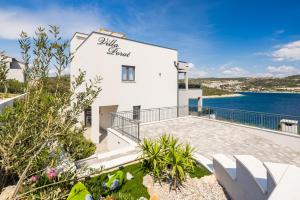 Private seaside Villa Porat in Oštrička Luka, Kanica, Rogoznica with pool