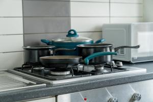 Canning Town 4 Bed flat sleeps 7- for groups, families and contractors- with Free Parking