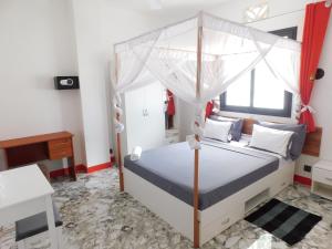 NordMADAGASCAR "Villa Louis" ProposeJusquàFinAnnée25 25euros le T2 et 35euros le T3 MeublésTout Confort Centre-Ville de DIEGO-SUAREZ