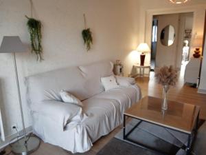 Appartement F3 traversant avec 2 terrasses et parking