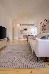 Art Deco 22 Luxury 2BR Apartment Downtown Metro AC