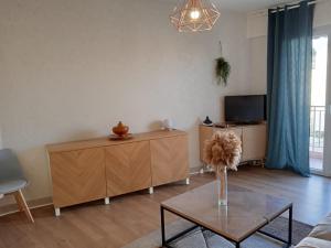 Appartement F3 traversant avec 2 terrasses et parking