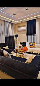 فيلا معه مسبح خاص اطلالة بحيره