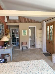 Chambre de charme climatisée, avec piscine