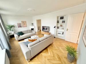 Deluxe 4 Bedrooms 180 m2 Canal View Prime Location