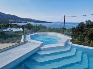 Villa Arian mit tollem Meeresblick und Luxusausstattung in Gialasi