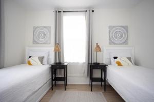 Fully renovated 3Bdr apt 1.5 block from the beach