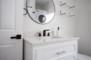 Fully renovated 3Bdr apt 1.5 block from the beach