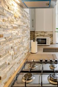 Modern Comfort for 5 Relax, Stay & Explore