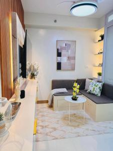 RJ Elite Escape 2BR Condo w balcony near SM Iloilo