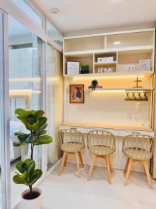 RJ Elite Escape 2BR Condo w balcony near SM Iloilo