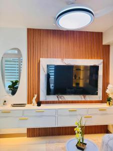 RJ Elite Escape 2BR Condo w balcony near SM Iloilo