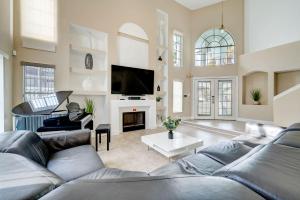 Bay Pointe Pool Home Near Parks