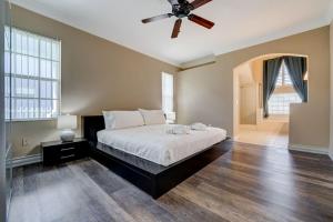 Bay Pointe Pool Home Near Parks