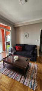 Amplio departamento con cochera en pleno centro