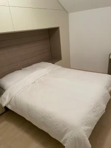 Moderne Wohnung mit Garten