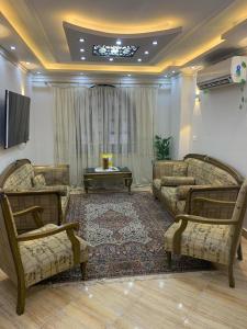 Nice luxurious stay in a modern airconditioned suite , Flat screen TVs, Free Wi-Fi, balcony in the heart of Alexandria