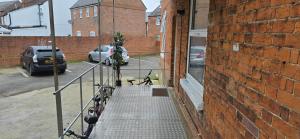 PRIVATE ROOM In TOWN CENTRE FREE PARKING WI FI AND PATIO WITH AA STAY LTD