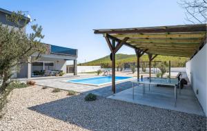 Beautiful Home In Stankovci With Wifi 
