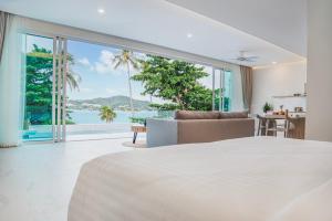 Seaview Beachfront Villa 1