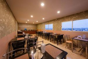 REGALIA INN &SUITES