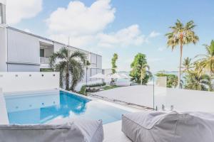 Seaview Beachfront Villa 3