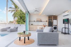 Seaview Beachfront Villa 3