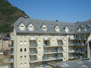 Appartement centre Luchon, balcon sud, parking - FR-1-313-243