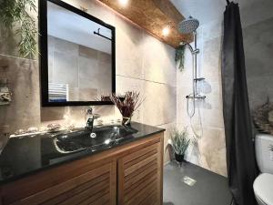 Appartement avec Mezzanine, Climatisation et Parking, proche Plage, pour 4 personnes à Gruissan - FR-1-229-897
