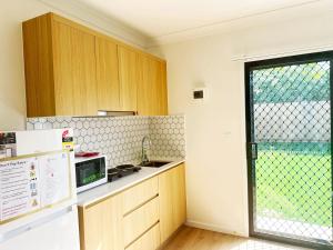 Modern New-Build Cozy Home Studio with Free Parking