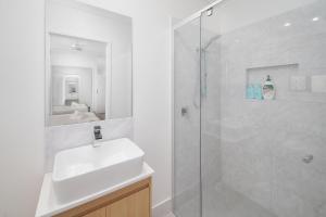 Modern New-Build Cozy Home Studio with Free Parking