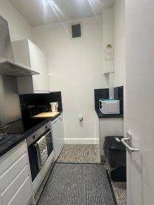 3BR Home Next to Stadium Near Airport Sleeps 7
