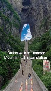 Heavens Gate homestay free pick up service from train station and airport - 2hvězdičkové hotely ve městě Čang-ťia-ťie