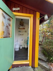 Lakehouse getaway with rowing boat