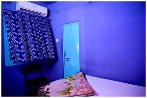 BUDGET HOTEL BANARAS # REST Near Ganga River - Kashi Vishwanath Temple - Free Wifi Facilities - Air Conditioning Room