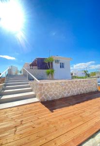 Boho Vibes Beachfront Detached House