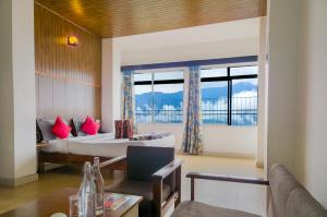 Blissful Stay, 2-min drive from MG Market