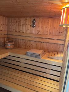 Ferienhaus CaroGrün in Erfurt-gemütlich-sonnig-Küche-Bad-Garten-Parken-Pool-Sauna-WLAN