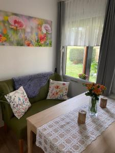 Ferienhaus CaroGrün in Erfurt-gemütlich-sonnig-Küche-Bad-Garten-Parken-Pool-Sauna-WLAN