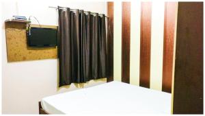 MATHURA HOTEL SA N G A M # P A L A C E Near Shree Krishna Janm Bhumi - Parking Facilities - Fully Air Conditioning Hotel - BEST BUDGET HOTEL